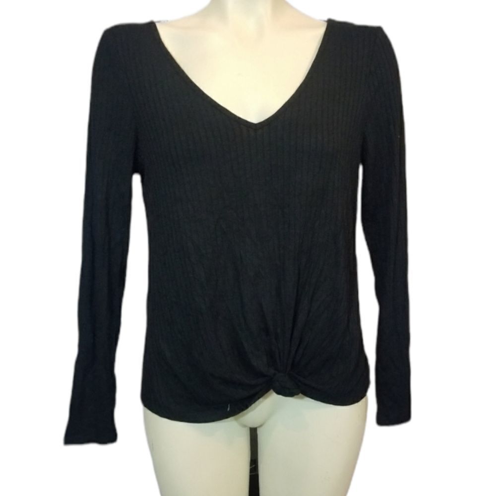 love, Fire Black V-Neck Knit Top Size Medium‎